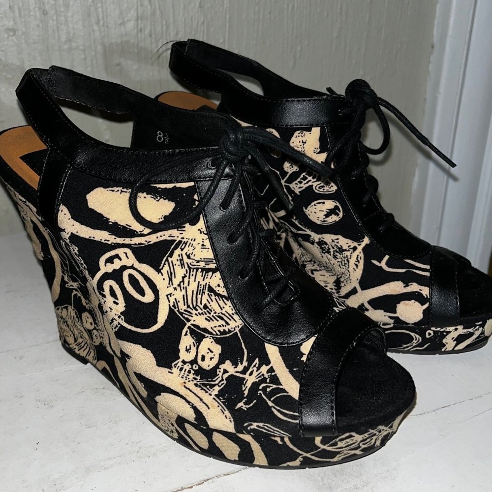 Black and Tan Skull Patterned Heels, size 8.5 - BC Brand